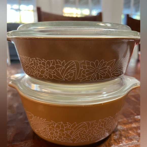 PYREXWoodland vintage round casseroles with lid (2)
